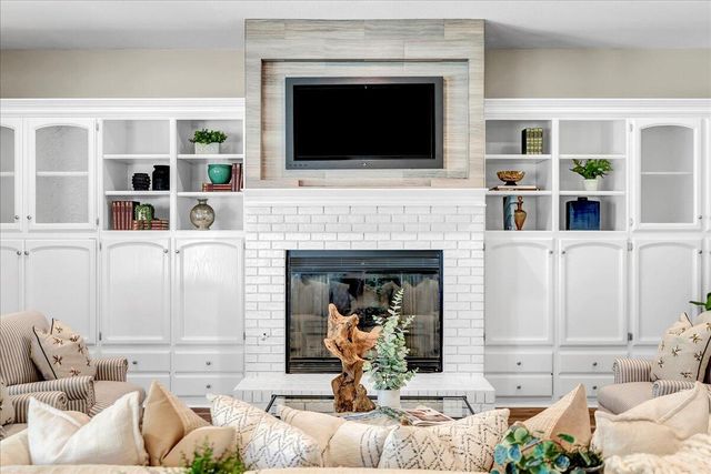 2511 E Harter Court, Visalia, CA 93292