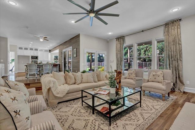 2511 E Harter Court, Visalia, CA 93292