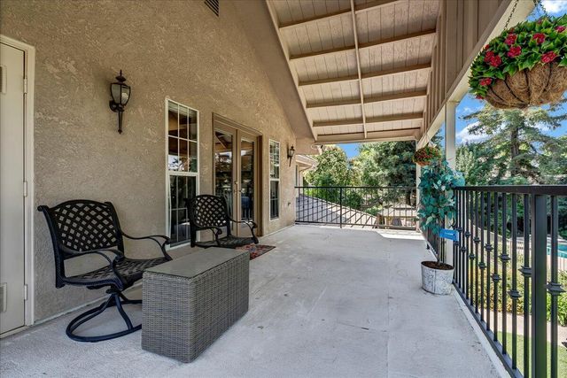 2511 E Harter Court, Visalia, CA 93292