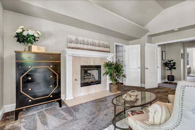 2511 E Harter Court, Visalia, CA 93292