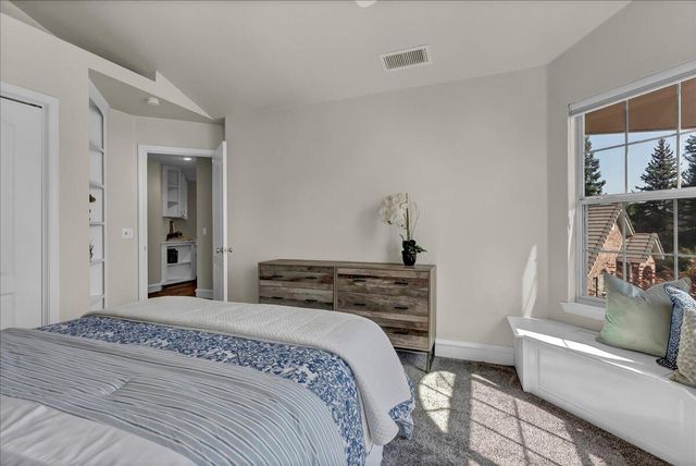 2511 E Harter Court, Visalia, CA 93292