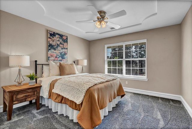 2511 E Harter Court, Visalia, CA 93292