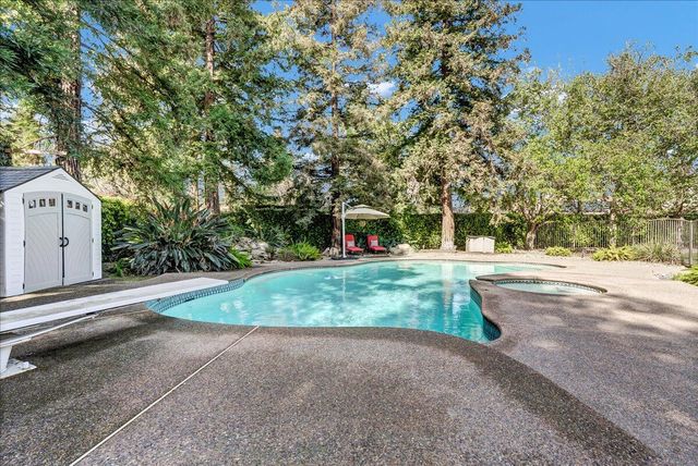 2511 E Harter Court, Visalia, CA 93292