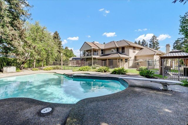 2511 E Harter Court, Visalia, CA 93292