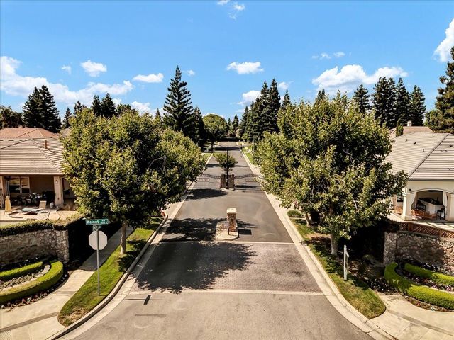 2511 E Harter Court, Visalia, CA 93292