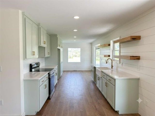 40107 E Lorenze Road, Lone Jack, MO 64070