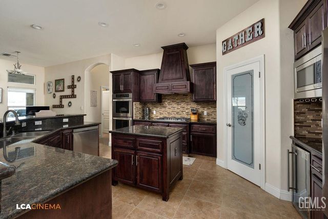 4140 Meadow Lake Drive, Bakersfield, CA 93314