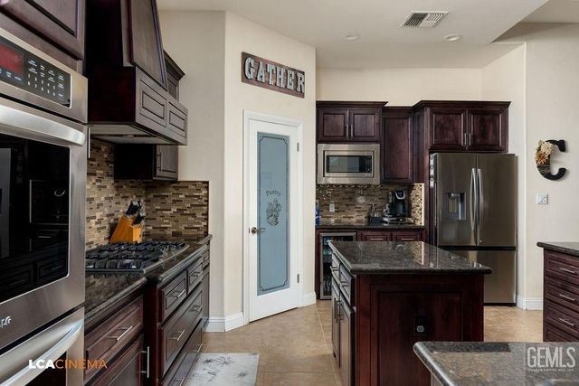 4140 Meadow Lake Drive, Bakersfield, CA 93314