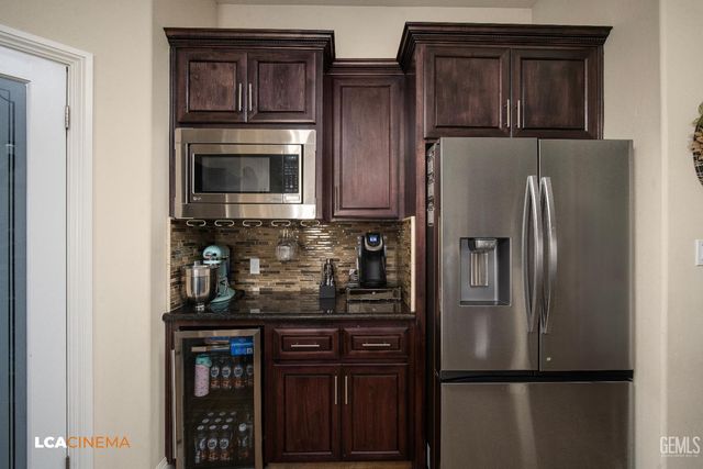 4140 Meadow Lake Drive, Bakersfield, CA 93314