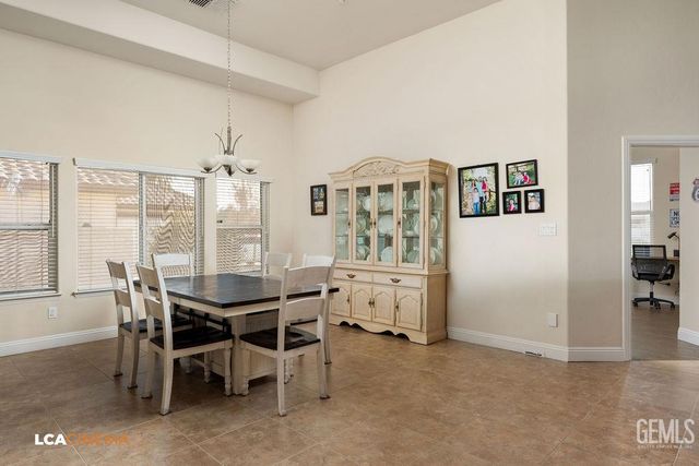 4140 Meadow Lake Drive, Bakersfield, CA 93314