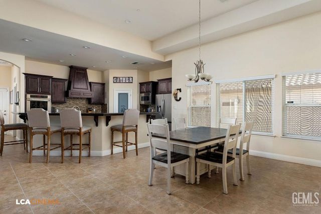 4140 Meadow Lake Drive, Bakersfield, CA 93314