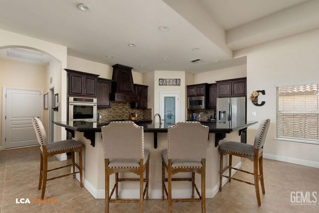 4140 Meadow Lake Drive, Bakersfield, CA 93314