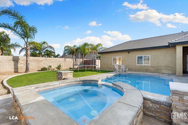 4140 Meadow Lake Drive, Bakersfield, CA 93314