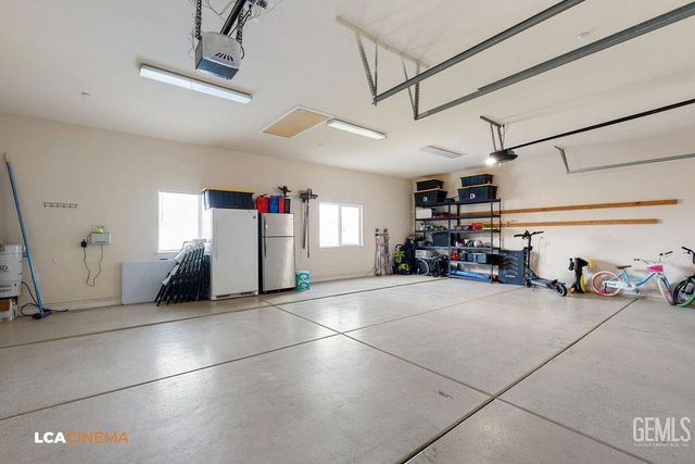 4140 Meadow Lake Drive, Bakersfield, CA 93314