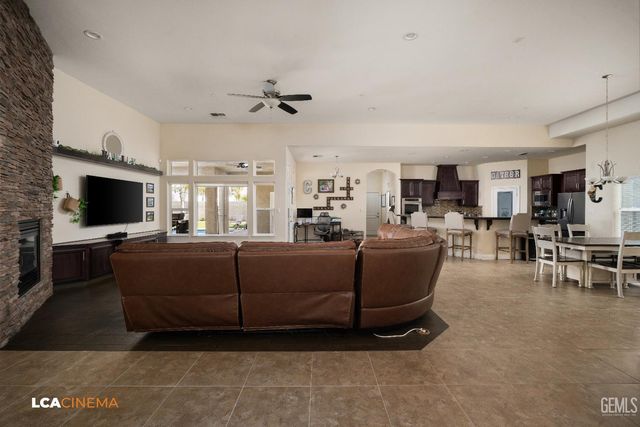 4140 Meadow Lake Drive, Bakersfield, CA 93314