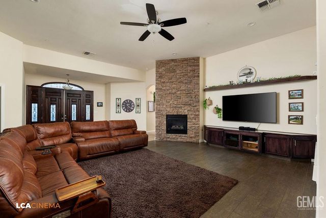 4140 Meadow Lake Drive, Bakersfield, CA 93314