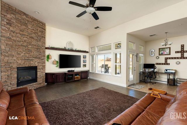 4140 Meadow Lake Drive, Bakersfield, CA 93314