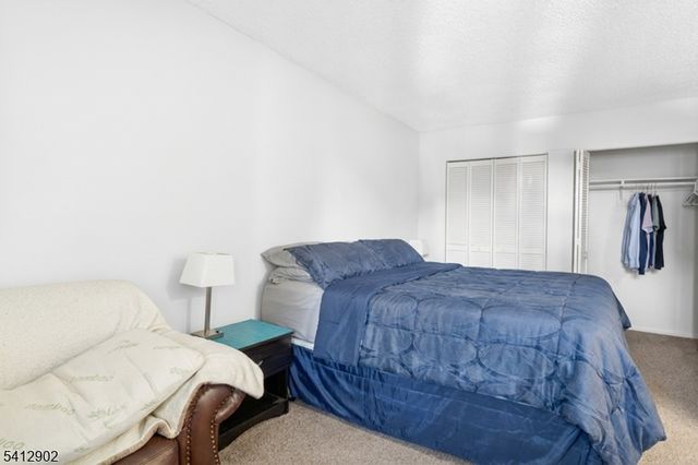 9 Kingsberry Dr, Franklin Twp., NJ 08873