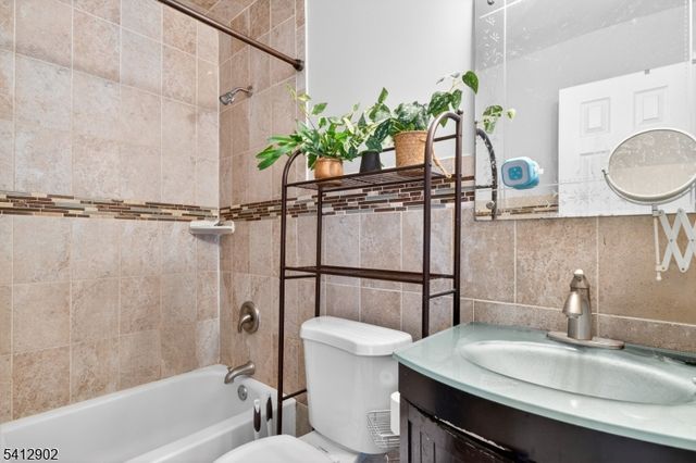 9 Kingsberry Dr, Franklin Twp., NJ 08873