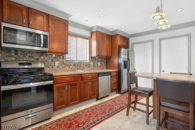 9 Kingsberry Dr, Franklin Twp., NJ 08873