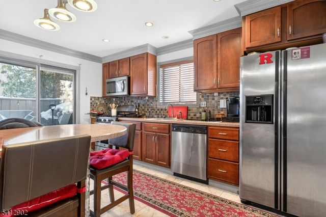 9 Kingsberry Dr, Franklin Twp., NJ 08873