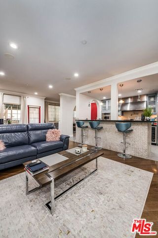 4805 Bellflower Avenue 104, North Hollywood (los Angeles), CA 91601
