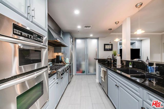 4805 Bellflower Avenue 104, North Hollywood (los Angeles), CA 91601