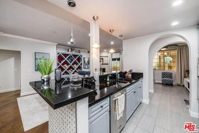 4805 Bellflower Avenue 104, North Hollywood (los Angeles), CA 91601