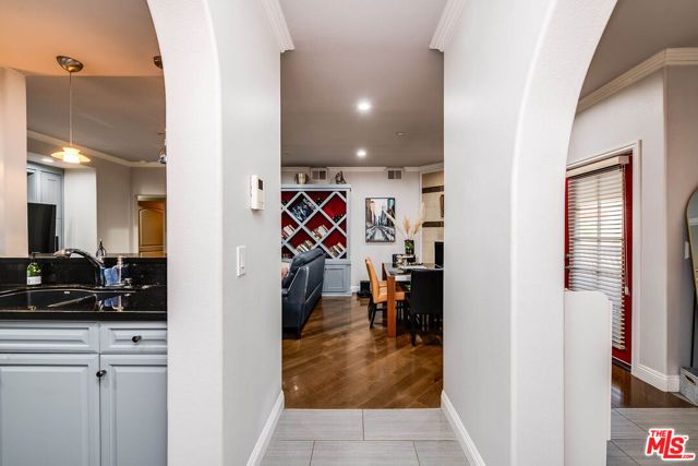 4805 Bellflower Avenue 104, North Hollywood (los Angeles), CA 91601