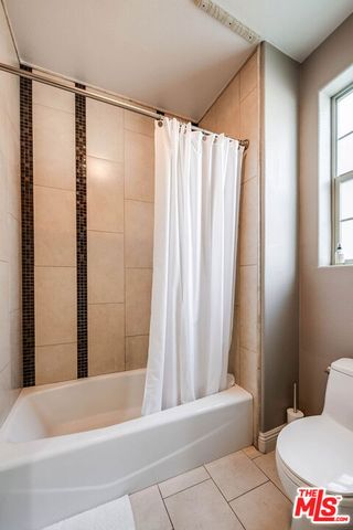 4805 Bellflower Avenue 104, North Hollywood (los Angeles), CA 91601