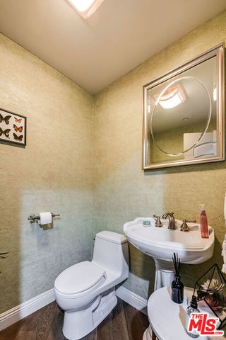 4805 Bellflower Avenue 104, North Hollywood (los Angeles), CA 91601