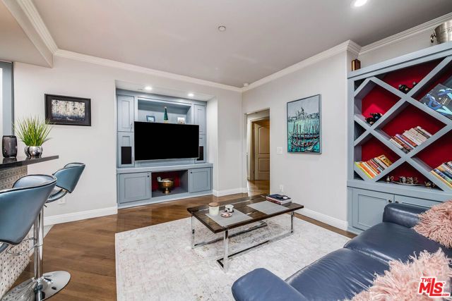 4805 Bellflower Avenue 104, North Hollywood (los Angeles), CA 91601