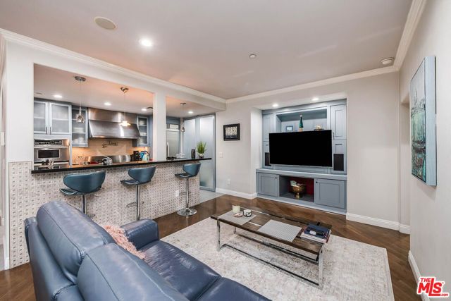 4805 Bellflower Avenue 104, North Hollywood (los Angeles), CA 91601