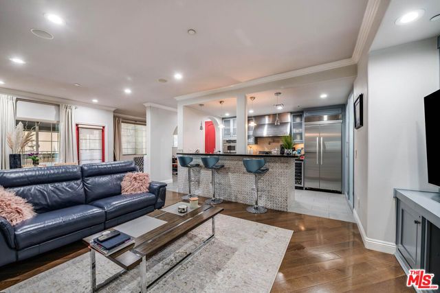 4805 Bellflower Avenue 104, North Hollywood (los Angeles), CA 91601