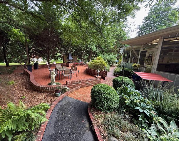 2333 Lakeview Circle, Matthews, NC 28105