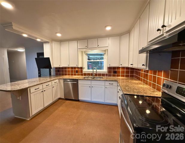 2333 Lakeview Circle, Matthews, NC 28105