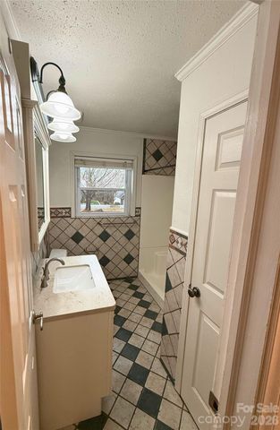 2333 Lakeview Circle, Matthews, NC 28105