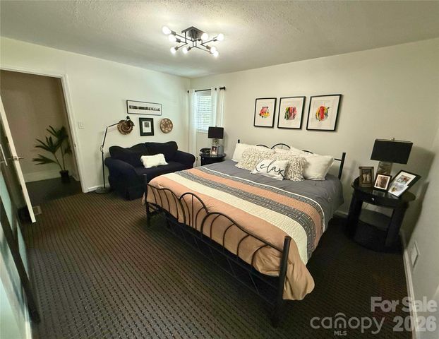 2333 Lakeview Circle, Matthews, NC 28105