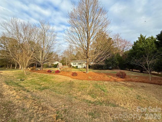 2333 Lakeview Circle, Matthews, NC 28105