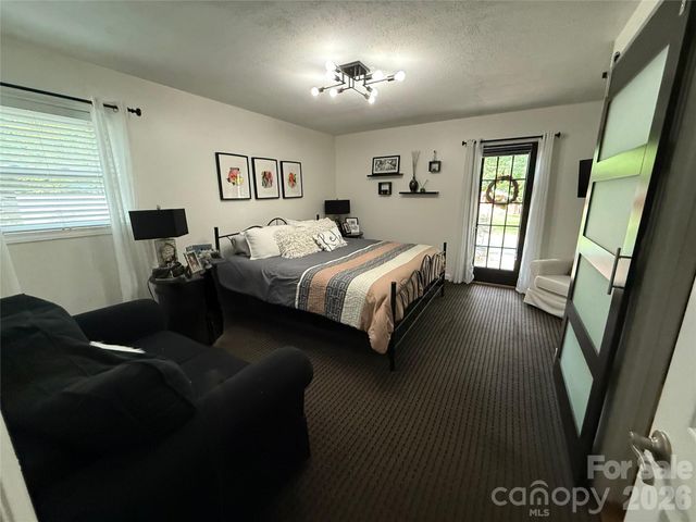 2333 Lakeview Circle, Matthews, NC 28105