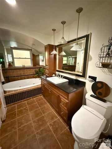 2333 Lakeview Circle, Matthews, NC 28105