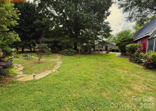 2333 Lakeview Circle, Matthews, NC 28105
