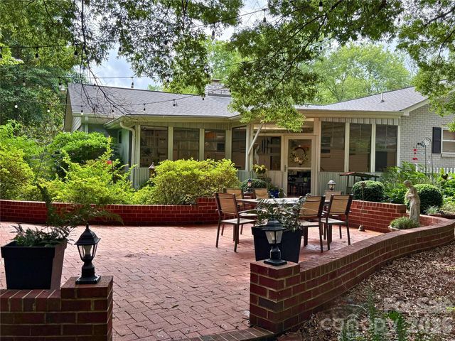 2333 Lakeview Circle, Matthews, NC 28105