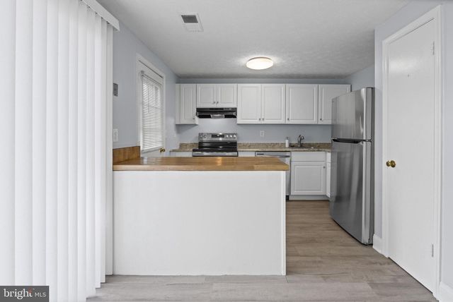 6425 LACROSSE LN NE, Glen Burnie, MD 21061