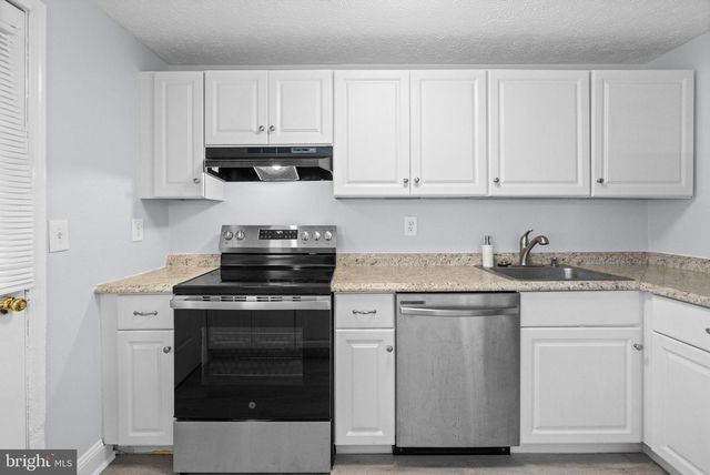 6425 LACROSSE LN NE, Glen Burnie, MD 21061