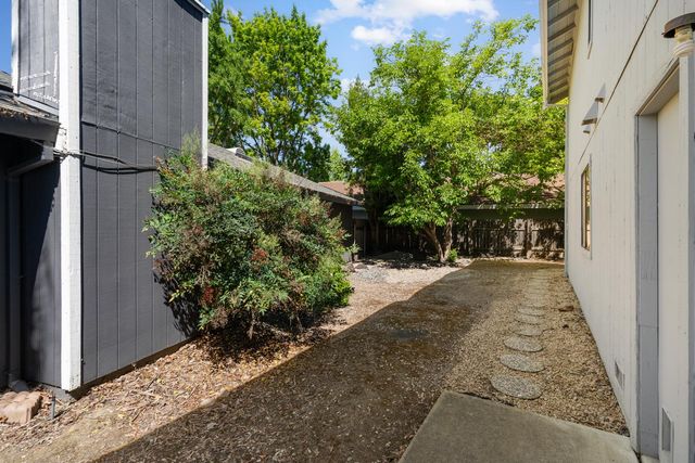 695 Cutting Way, Sacramento, CA 95831