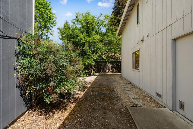 695 Cutting Way, Sacramento, CA 95831