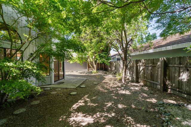 695 Cutting Way, Sacramento, CA 95831