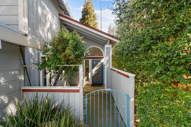 695 Cutting Way, Sacramento, CA 95831