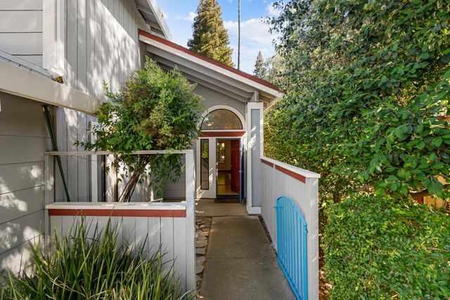 695 Cutting Way, Sacramento, CA 95831